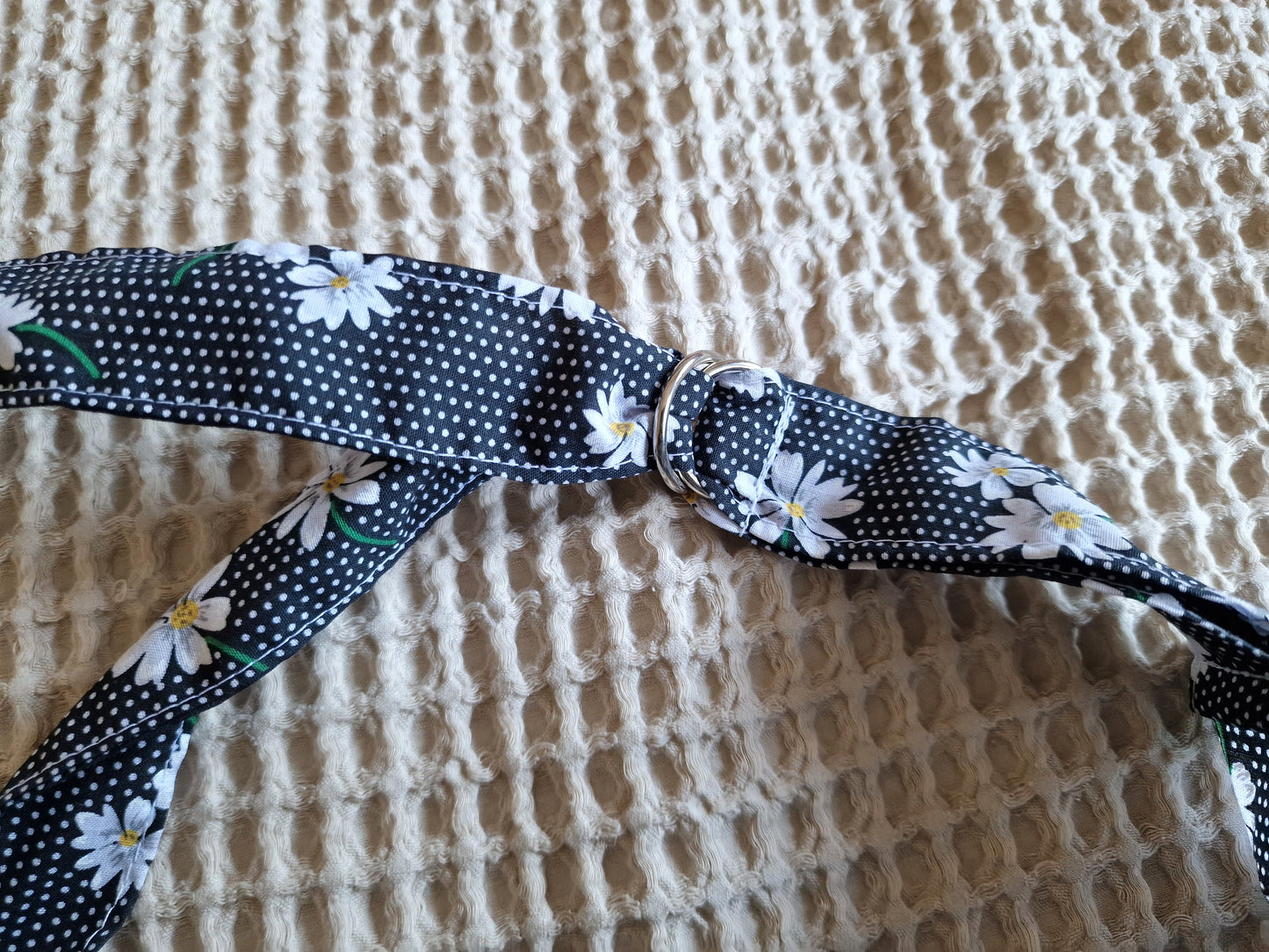 Black Daisy Breastfeeding Cover