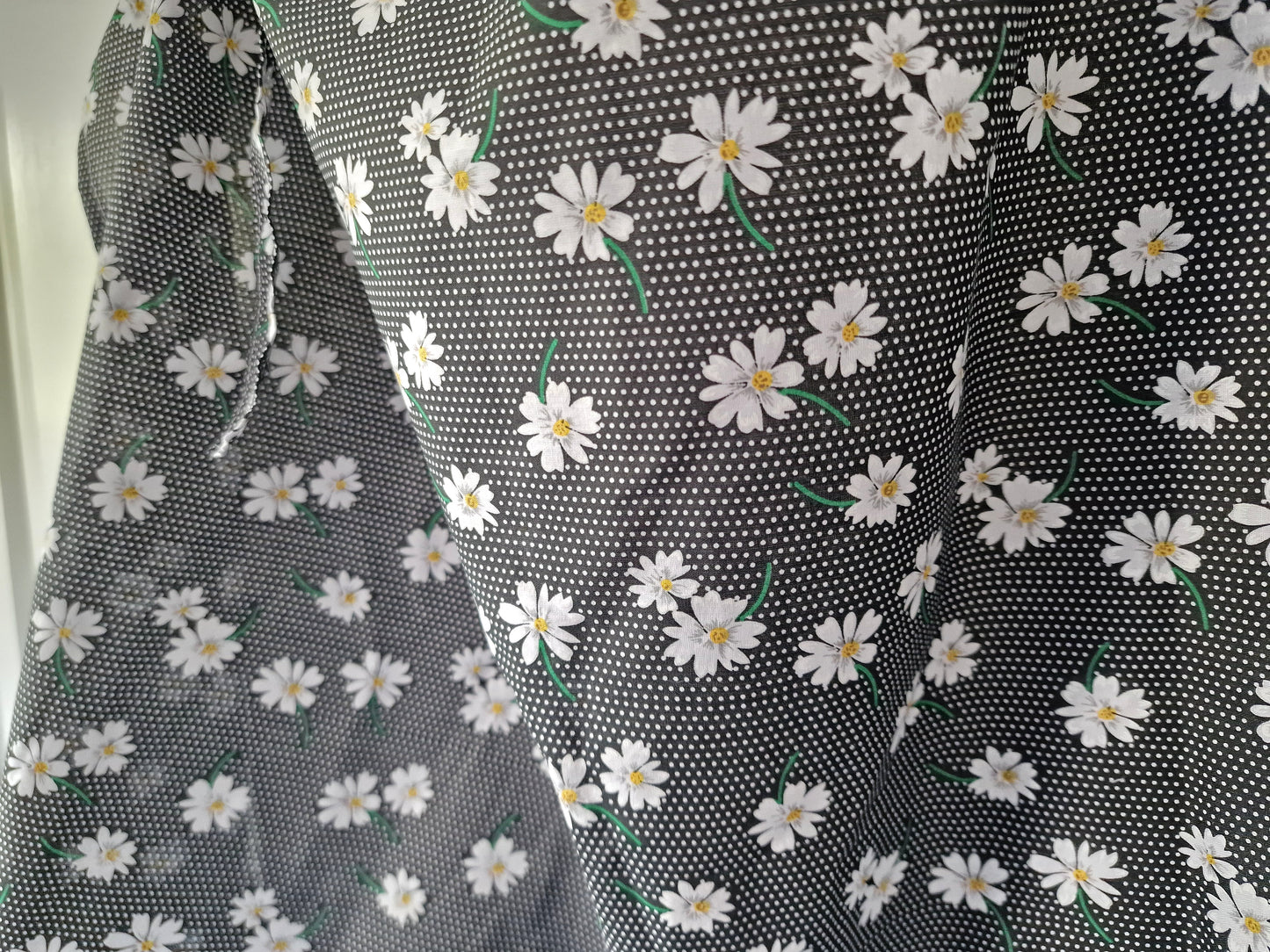 Black Daisy Breastfeeding Cover
