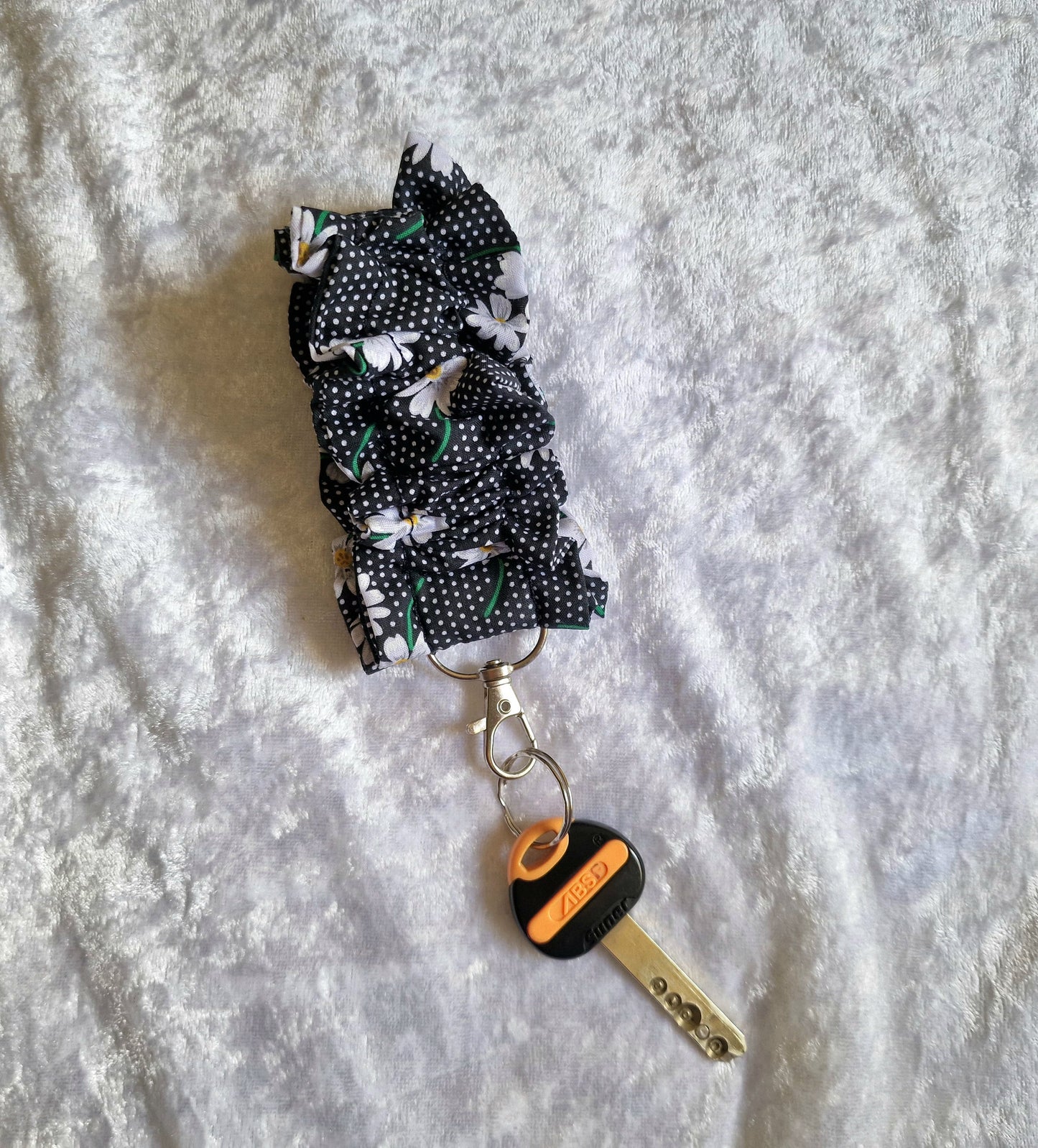 Black Daisy Cuff Wristlet