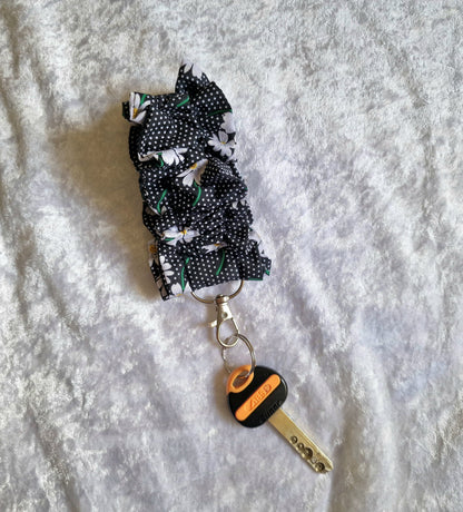Black Daisy Cuff Wristlet