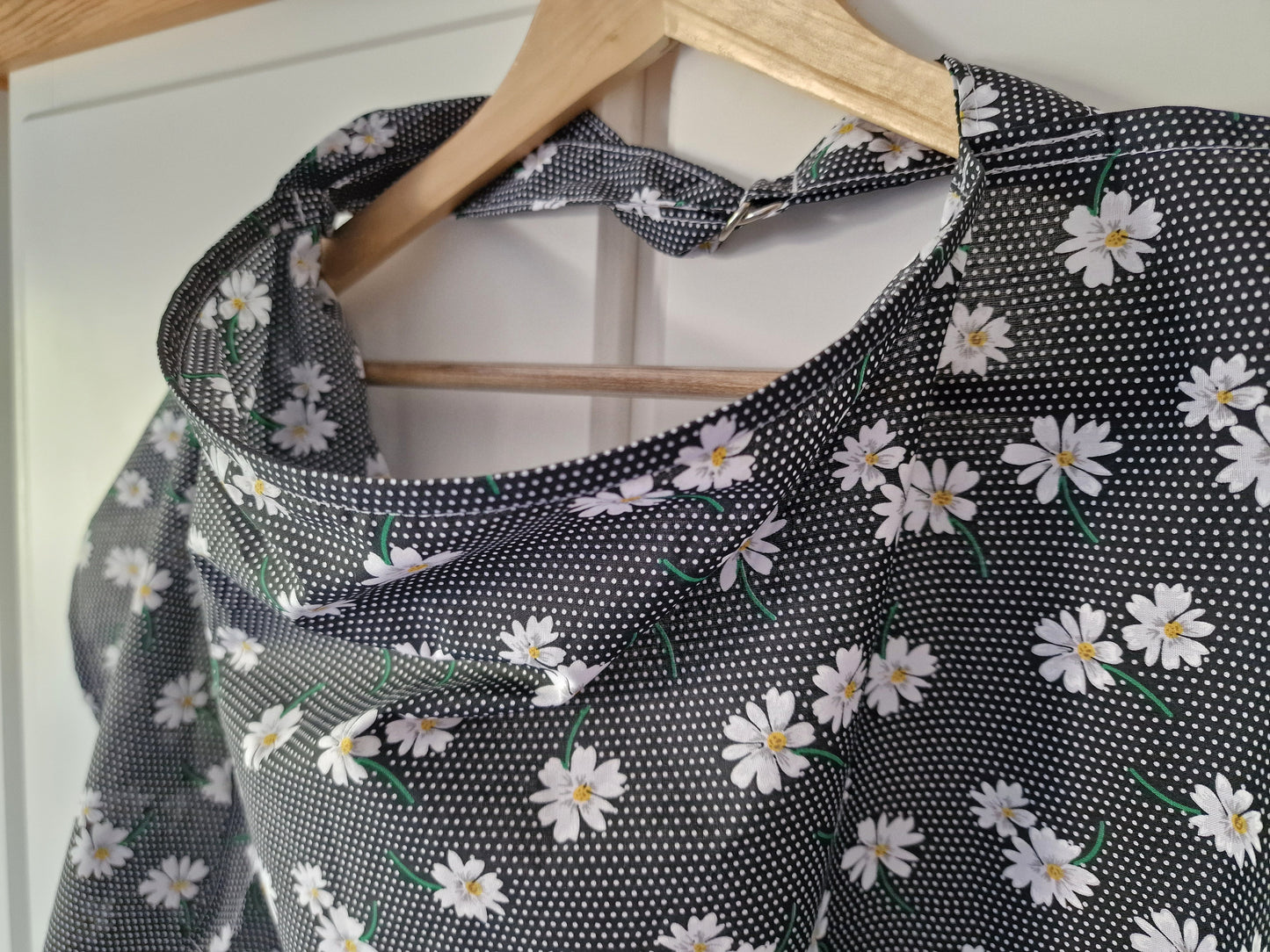 Black Daisy Breastfeeding Cover