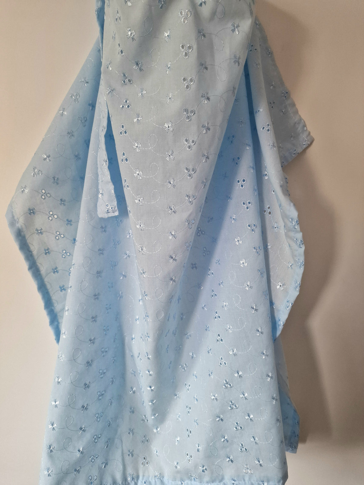 Light Blue Broderie Anglaise Breastfeeding Cover – Adjustable Straps & Boning