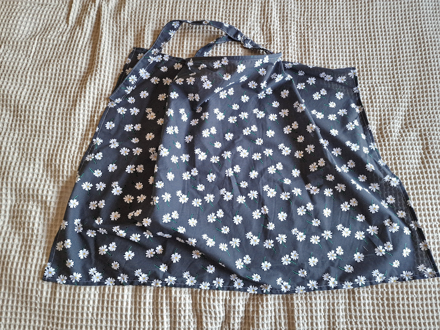 Black Daisy Breastfeeding Cover