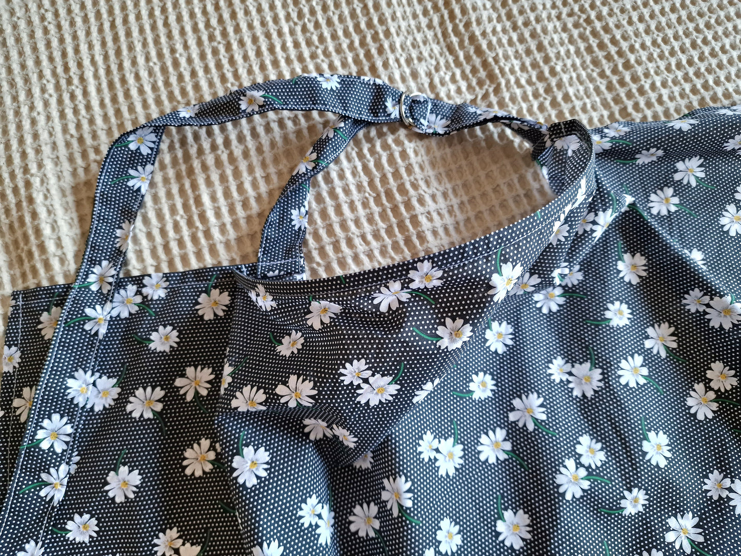 Black Daisy Breastfeeding Cover